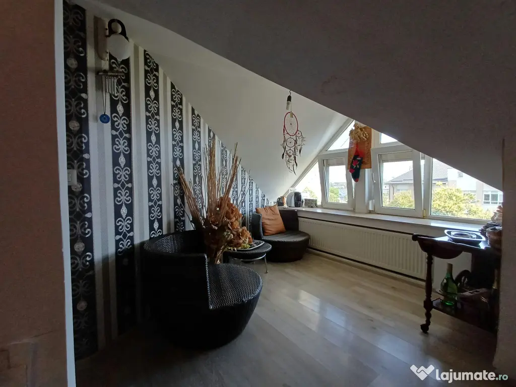 Apartament duplex spatios de 3 dormitoare si 2 living-uri | 124 mp |
