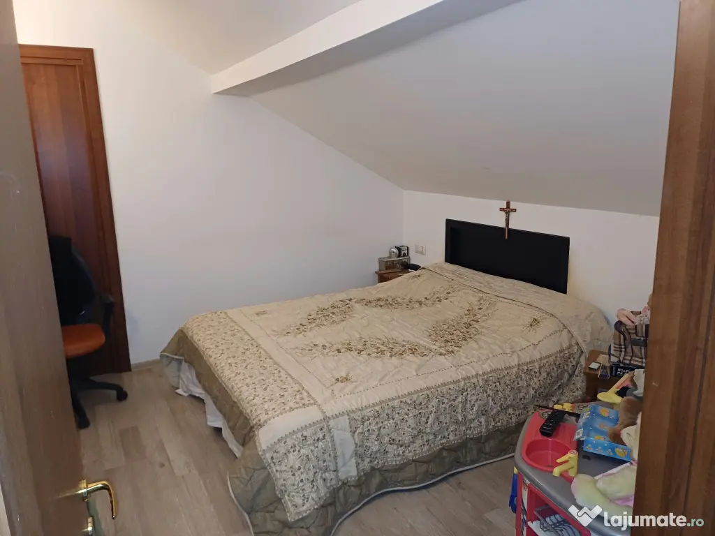 Apartament duplex spatios de 3 dormitoare si 2 living-uri | 124 mp |