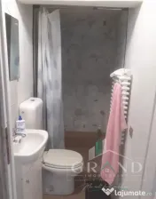 Un loc al tău, cu acces la curte și parcare, în Plopilor 