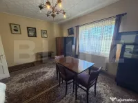 Casa de vanzare, cu 3 camere intr o zona linistita. 