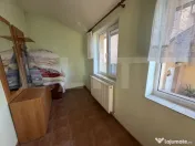 Casa de vanzare, cu 3 camere intr o zona linistita. 
