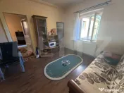 Casa de vanzare, cu 3 camere intr o zona linistita. 