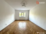 Apartament cu 2 camere nemobilat, centrala proprie - zona To 