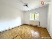 Apartament cu 2 camere nemobilat, centrala proprie - zona To 