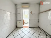 Apartament cu 2 camere nemobilat, centrala proprie - zona To 