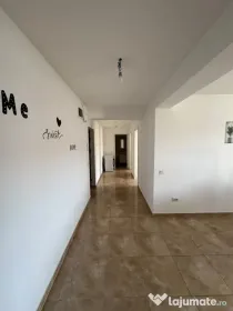 Vând apartament cu 3 camere decomandat