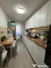 Apartament 3 camere, etaj intermediar, parcare, boxa, aer co 