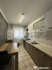 Apartament 2 camere, decomandat, parcare, zona Eroilor 