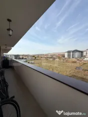 Apartament 2 camere, parcare, etaj intermediar, zona Porii