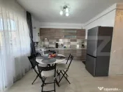 Apartament 2 camere, parcare, etaj intermediar, zona Porii
