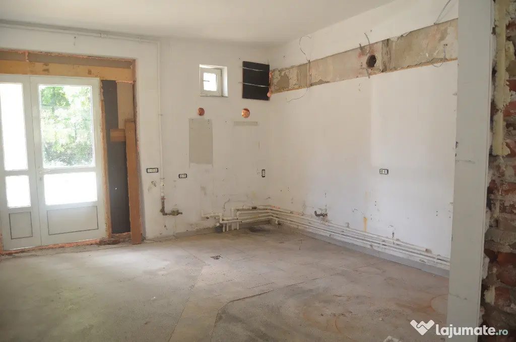 Spatiu comercial spre inchiriere - Busteni (Prahova)