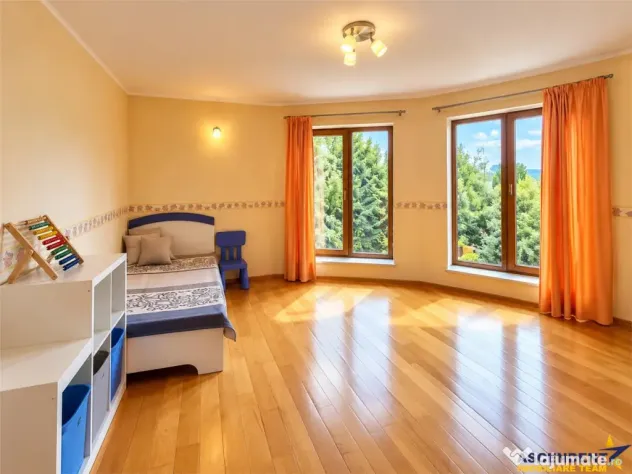 Unitate rezidential activitati educationale, 700 mp teren, - Brasov (Brasov)