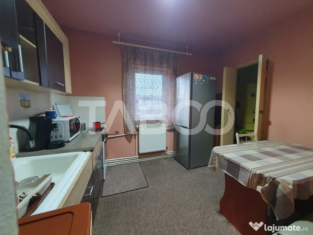 Apartament 2 camere decomandat 54 mp zona Bulevardu Unirii e - Fagaras (Brasov)