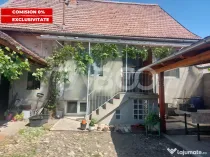 Casa si curte individuala 2 corpuri de casa separate 4 camer