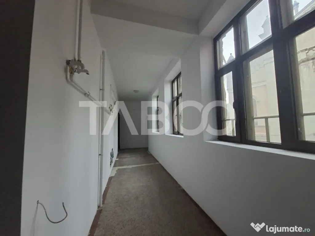 Apartament de vanzare 3 camere 3 bai zona centrala - predare - Sibiu (Sibiu)