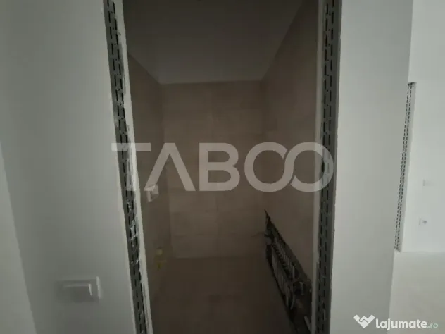 Apartament de vanzare 3 camere 3 bai zona centrala - predare - Sibiu (Sibiu)