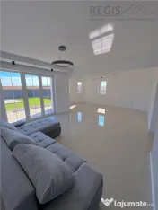 Casa de cu 3 etaje 