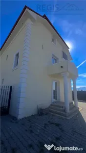 Casa de cu 3 etaje 