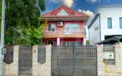 Casă cu etaj de vânzare cu piscină şi garaj, zona Micro 