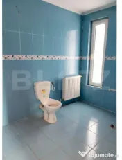 Casă cu etaj de vânzare cu piscină şi garaj, zona Micro 