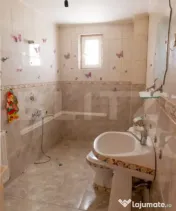Casă cu etaj de vânzare cu piscină şi garaj, zona Micro 
