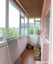 Casă cu etaj de vânzare cu piscină şi garaj, zona Micro 