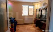 Casă cu etaj de vânzare cu piscină şi garaj, zona Micro 