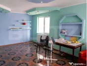 Casă cu etaj de vânzare cu piscină şi garaj, zona Micro 