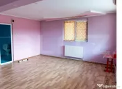 Casă cu etaj de vânzare cu piscină şi garaj, zona Micro 