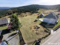 Teren intravilan 3.728 mp, front la drum asfaltat, priveliș 