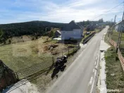 Teren intravilan 3.728 mp, front la drum asfaltat, priveliș