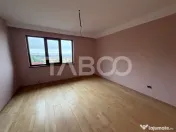 Casa cu potential de investitie 7 camere foisor 4 bazine de 