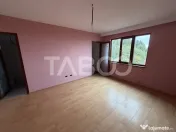 Casa cu potential de investitie 7 camere foisor 4 bazine de 