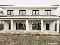 Jumatate de duplex de vanzare cu 5 camere, Dumbravita