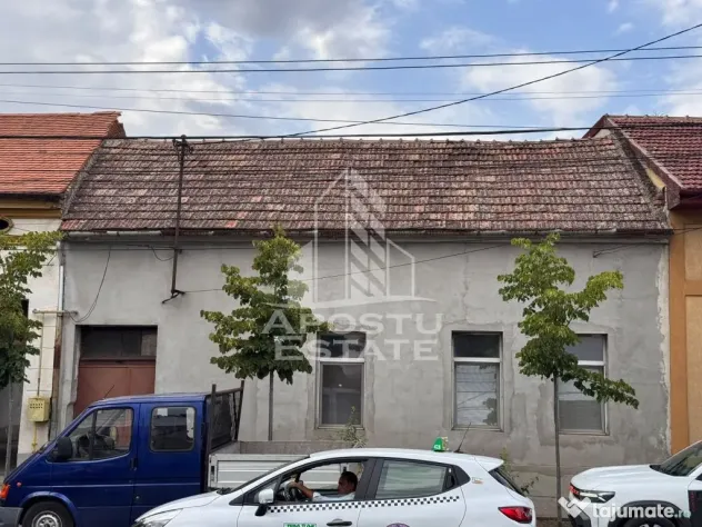 Casă cu acces stradal și posibilitate de recompartimentare - Timisoara (Timis)