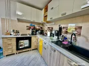 Apartament cu 3 camere, de vanzare, etaj intermediar, zona Soarelui 