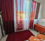 Apartament de vanzare cu 3 camere si 2 bai, decomandat, zona Lipovei