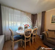 Apartament de vanzare cu 3 camere si 2 bai, decomandat, zona Lipovei