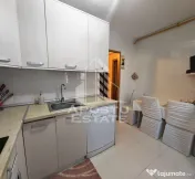 Apartament de vanzare cu 3 camere si 2 bai, decomandat, zona Lipovei