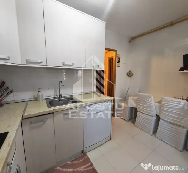 Apartament de vanzare cu 3 camere si 2 bai, decomandat, zona Lipovei - Timisoara (Timis)