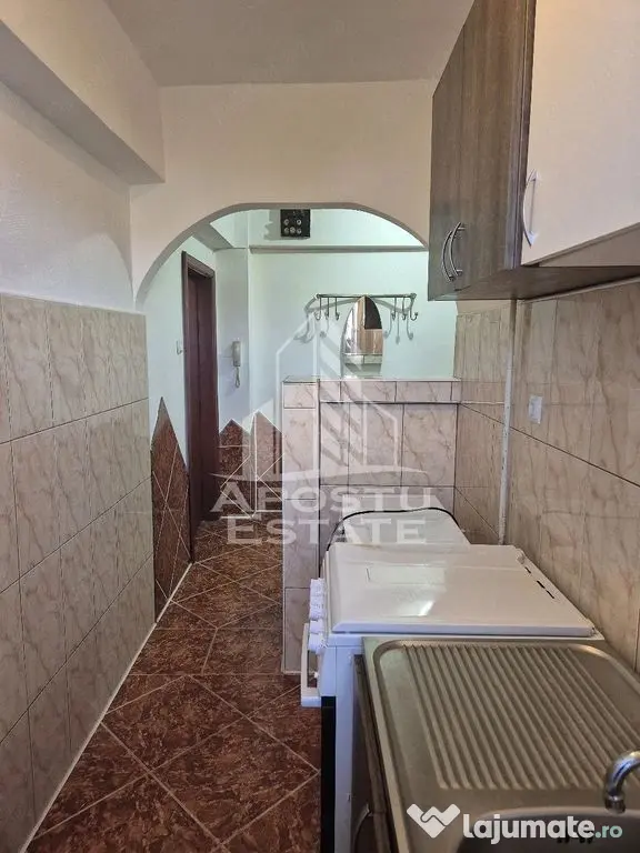Apartament cu o camera de vanzare, lift, zona Soarelui, Timisoara - Timisoara (Timis)