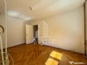 Apartament cu 3 camere, decomantat, etajul 2 , zona Spitalul Judetean 