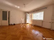 Apartament cu 3 camere, decomantat, etajul 2 , zona Spitalul Judetean 