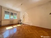 Apartament cu 3 camere, decomantat, etajul 2 , zona Spitalul Judetean 