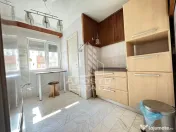 Apartament cu 3 camere, decomantat, etajul 2 , zona Spitalul Judetean 