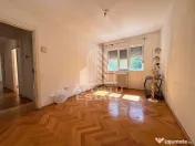 Apartament cu 3 camere, decomantat, etajul 2 , zona Spitalul Judetean 