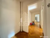 Apartament cu 3 camere, decomantat, etajul 2 , zona Spitalul Judetean 
