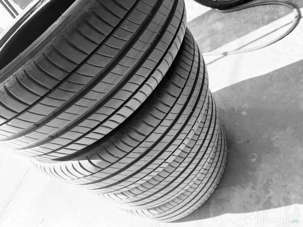Set 4 anvelope Vara marca Michelin
