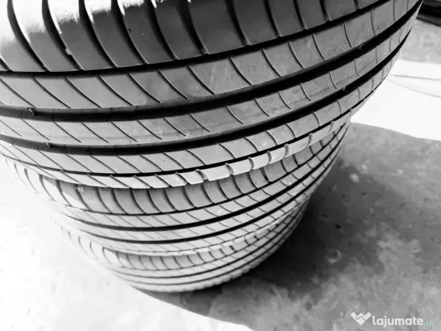 Set 4 anvelope Vara marca Michelin