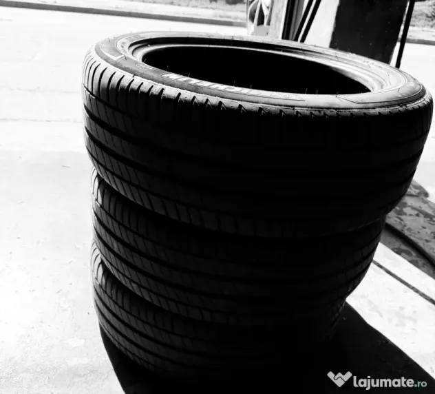Set 4 anvelope Vara marca Michelin
